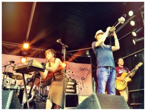 BJg9s4tCIAE1ahx.jpg large