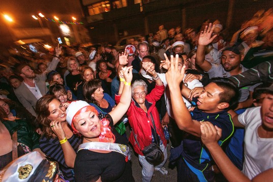 nachtvandekaap- Straatfeest bij Hot Rock (Marc Nolte)